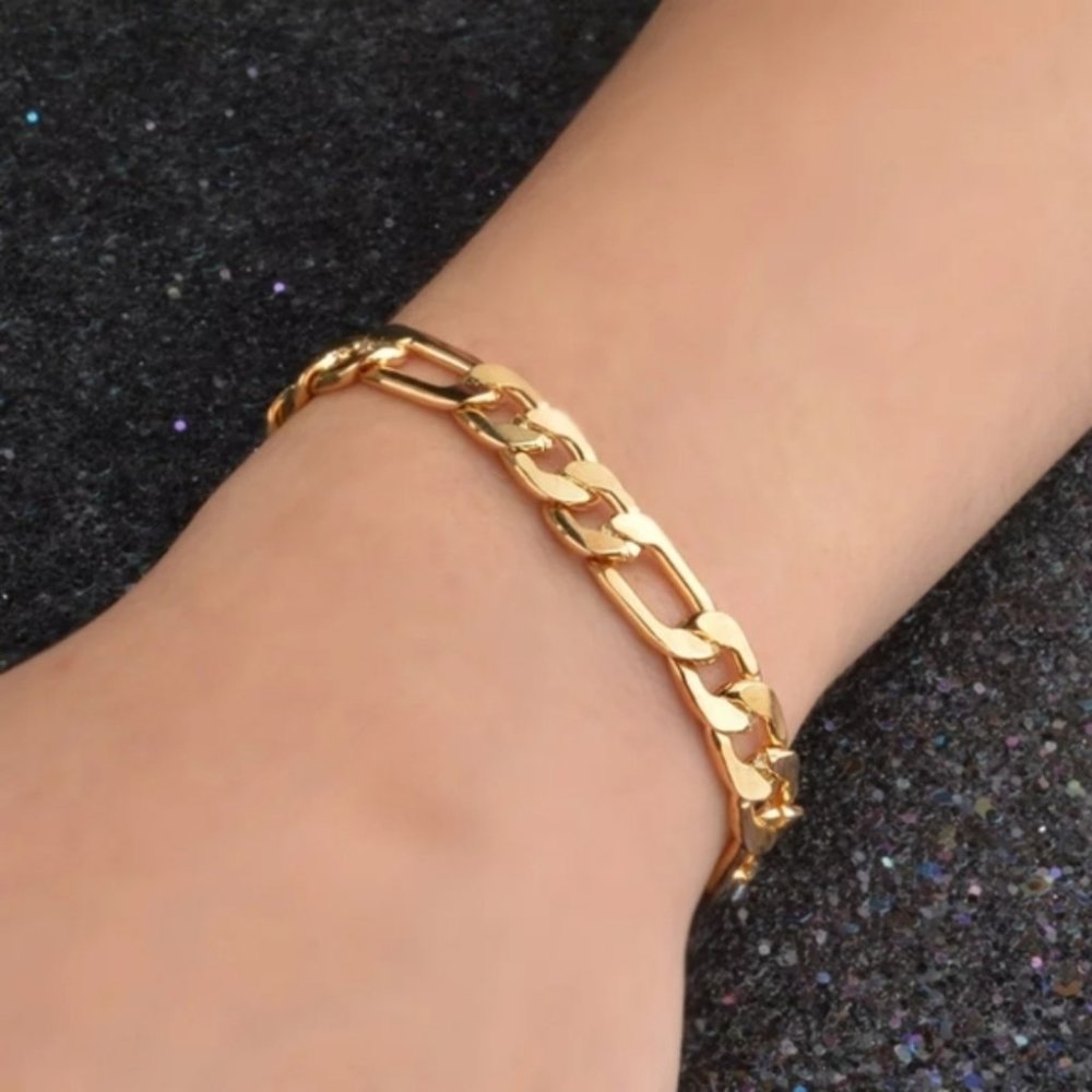 ***New 18K Gold filled 8MM Sideways Bracelet